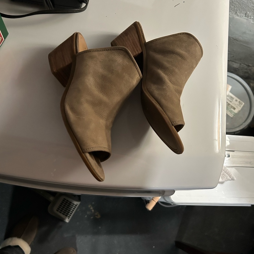 Lucky Brand Tan Ankle Booties. 9.5. $30 - Picture 5 of 6